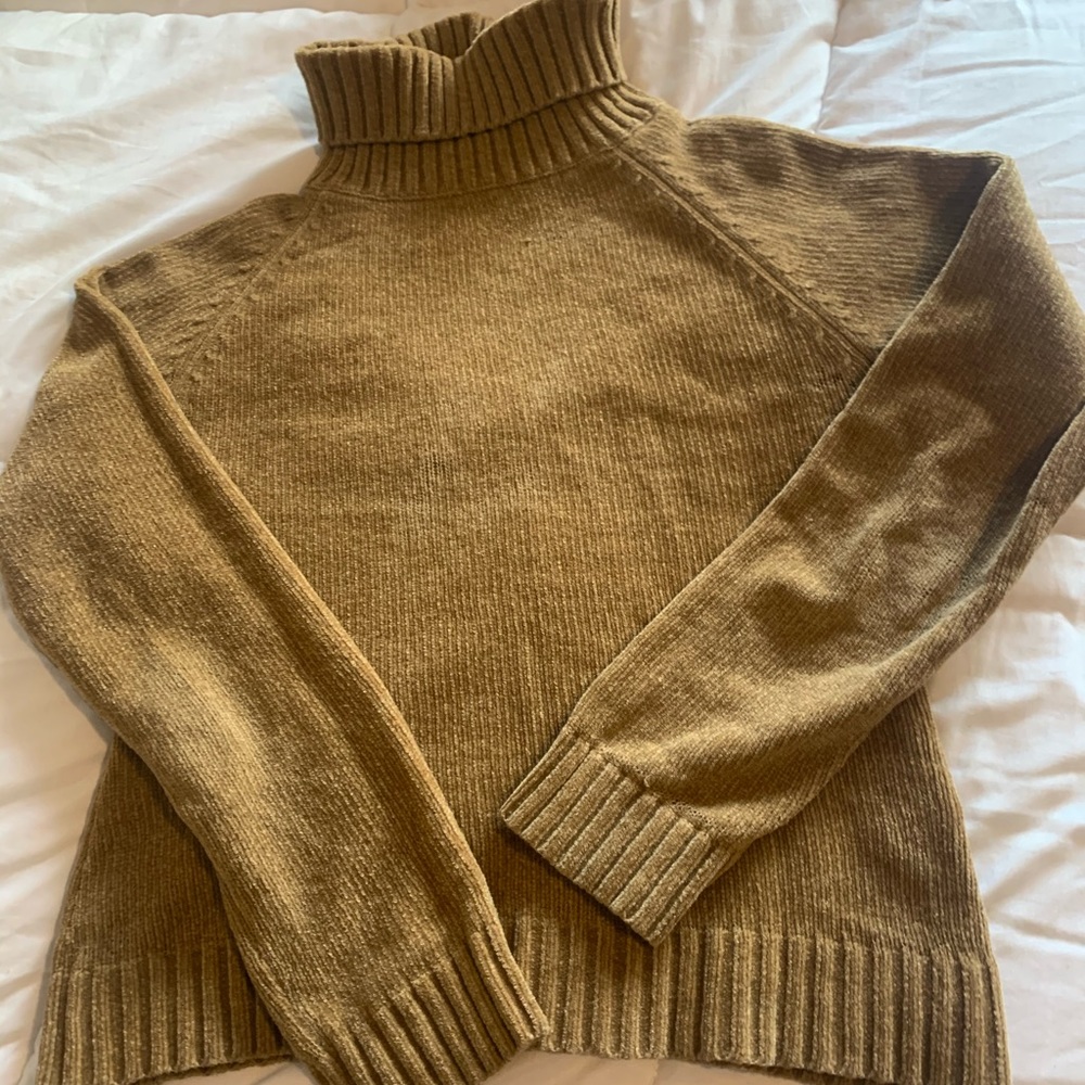 Corduroy-style turtle neck